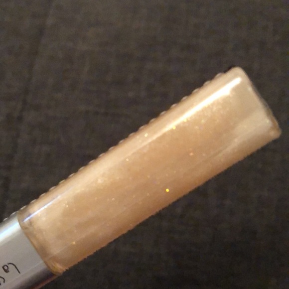 Lip gloss - Picture 3 of 3